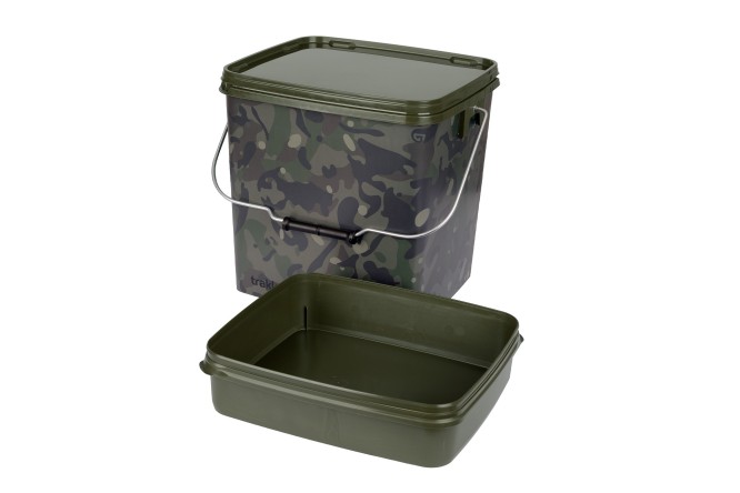 Trakker 13 Ltr Camo Square Container inc tray 